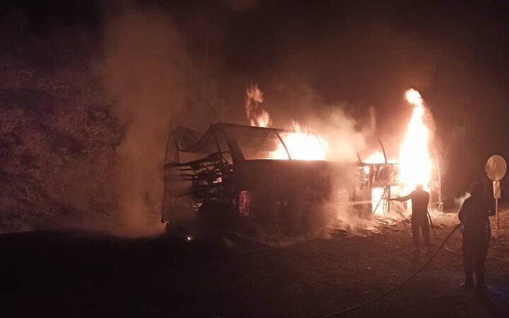 آتش سوزی اتوبوس مسافربری در جاده جیرفت