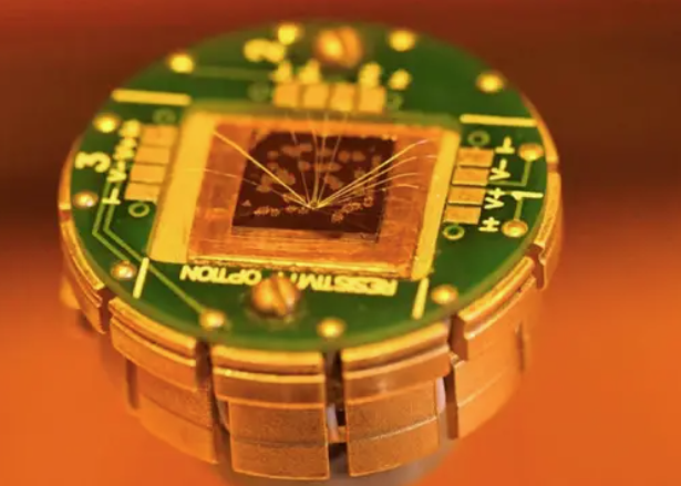 کریستالی به باریکی اتم، سوخت تراشه‌های حافظه نسل بعدی