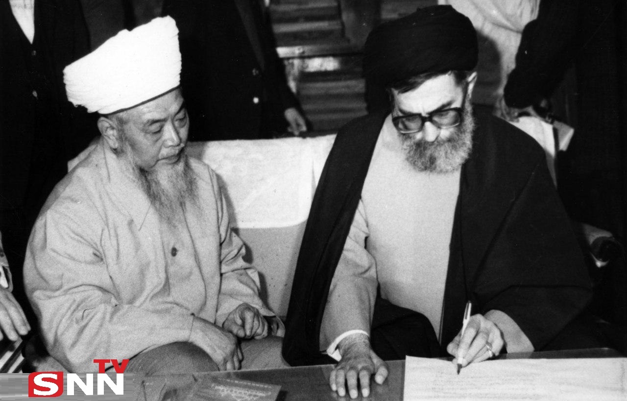 گزارش تصویری/ حضور آیت الله خامنه ای در بازار استان سین کیانگ چین و صحبت با کسبه مسلمان بازار