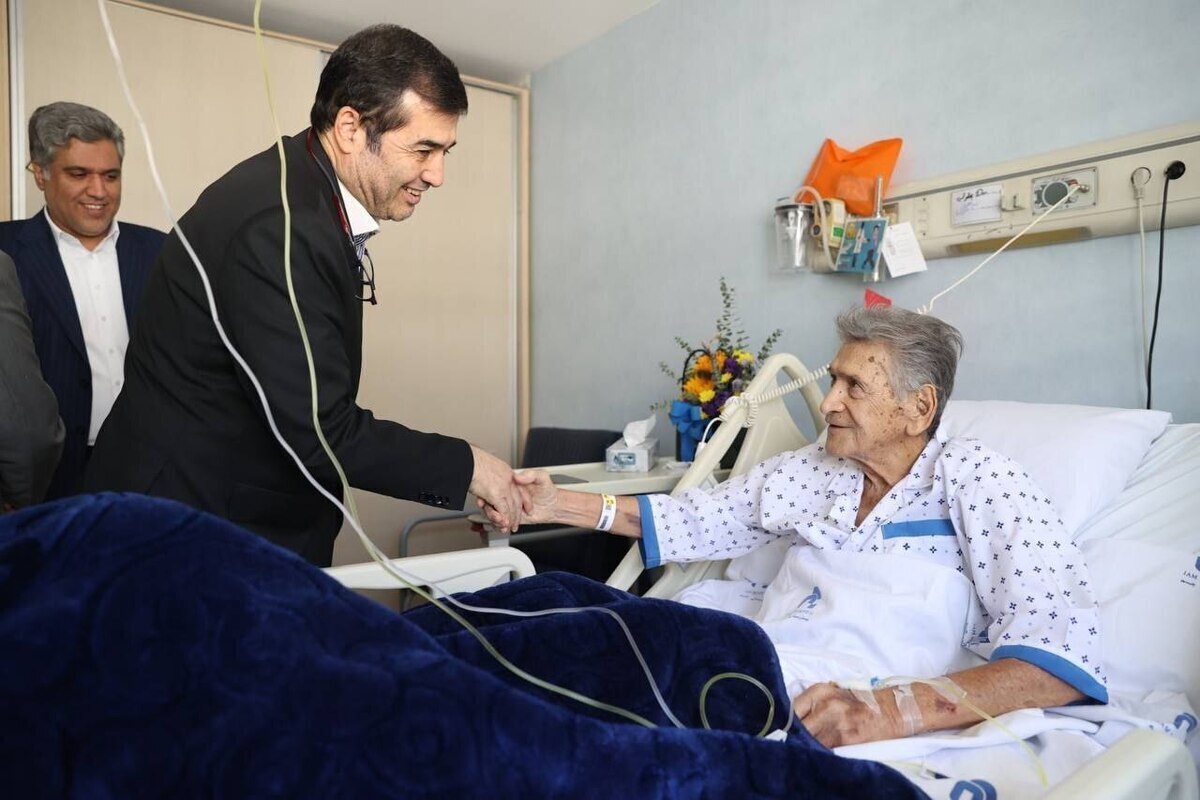 عیادت وزیر ورزش از مدافع با سابقه فوتبال ایران