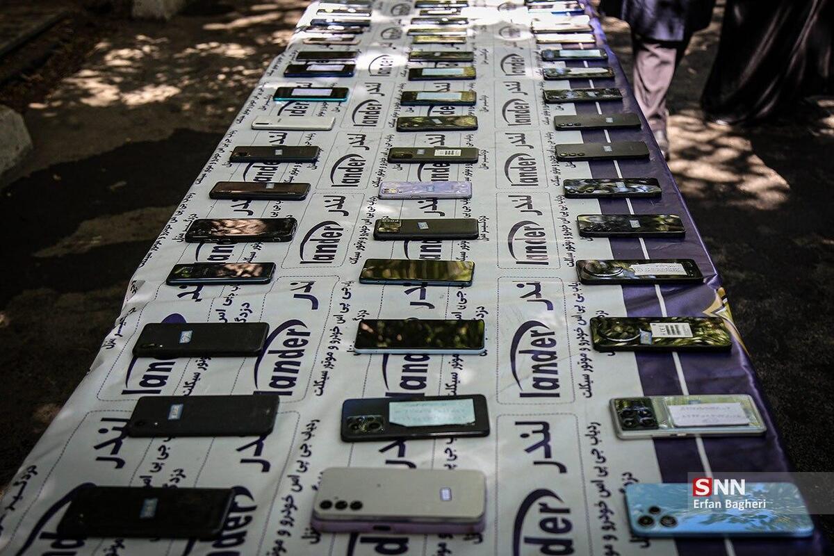 کشف ۱۵۰ دستگاه گوشی سرقتی توسط پلیس پایتخت + فیلم