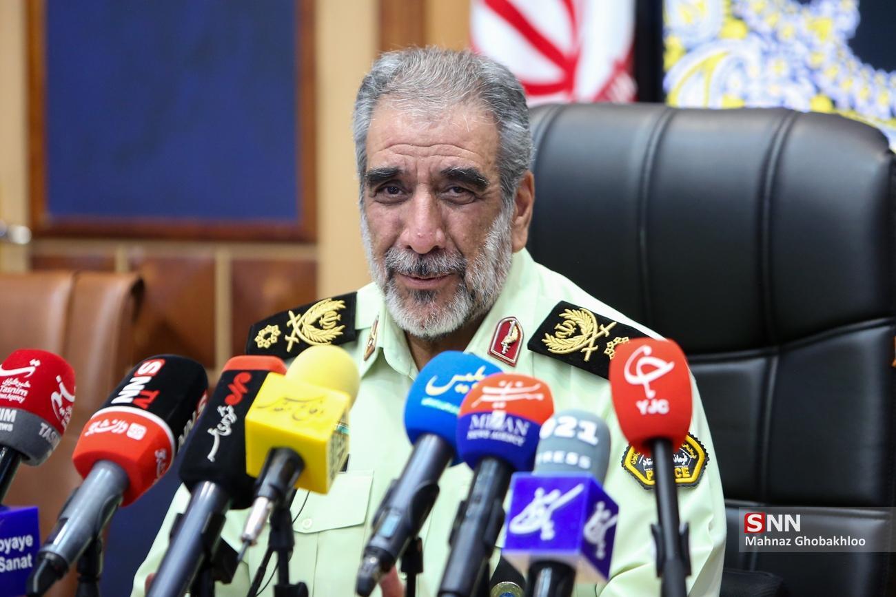 سردار محمدیان: هنگام استفاده از گوشی همراه آن را محکم در دست بگیرید + فیلم