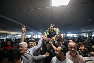 استقبال مردم مشهد از احمد جوان نایب قهرمان کشتی جهان