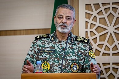 بازدید رئیس ستادکل نیرو‌های مسلح از توان آفندی و پدافندی ارتش و سپاه در هرمزگان + فیلم