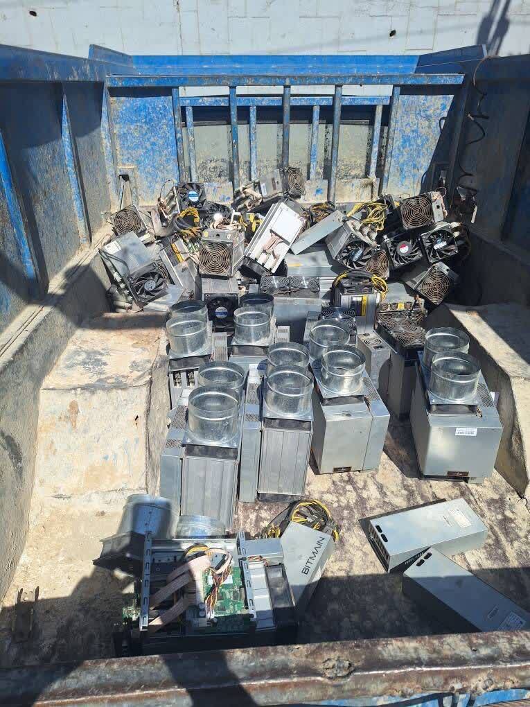 کشف ۴۵ دستگاه ماینر غیرمجاز در شهر گرمدره استان البرز