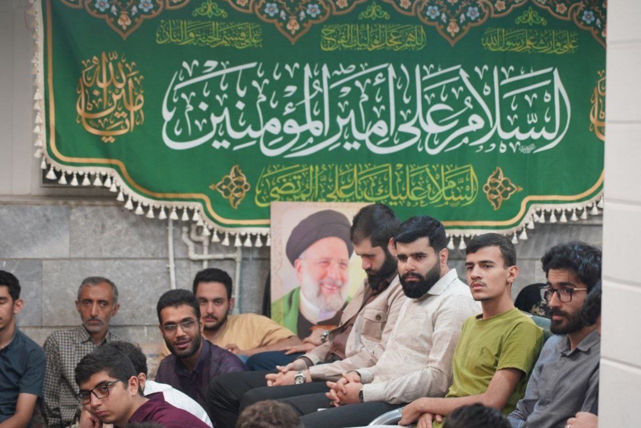 دیدار دانشجویان دانشگاه شریف با خانواده شهید رئیسی