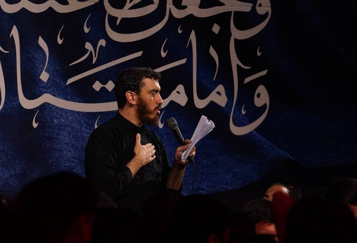 ببنید| نوای جانسوز «روضه مادرم شروع شد؛ این روزا خیلی تسلیت بگین به بچه سیدا» در هیئت اصحاب الحسین (ع)