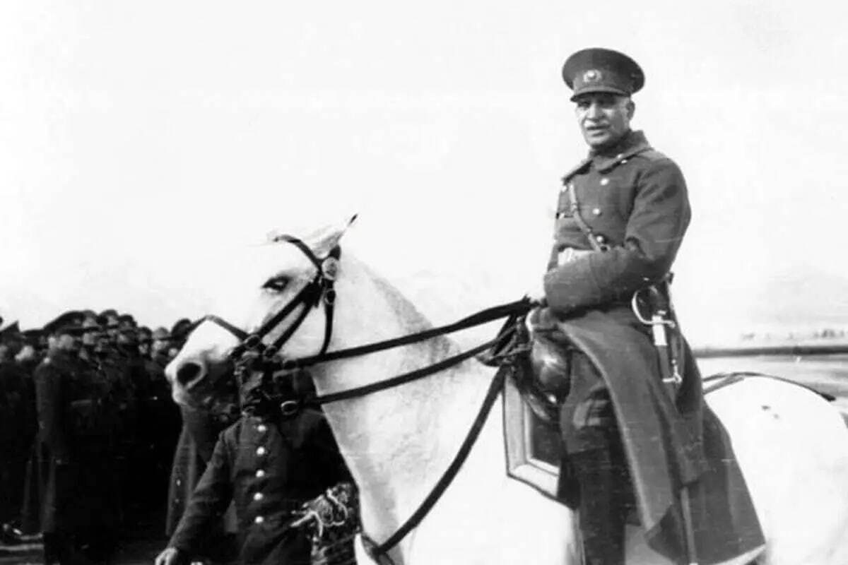 رضا شاه که بود؟/ظهور سقوط رضاخان میرپنج از سرسپردگی به انگلیس تا بعید به جزیره موریس