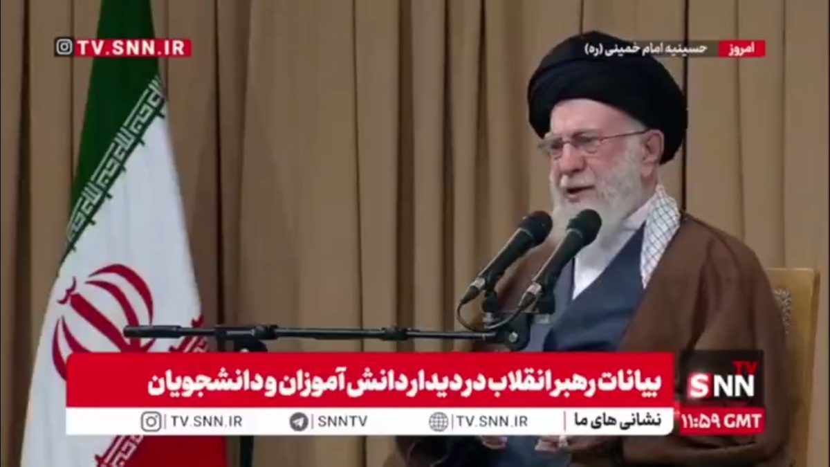 رهبر انقلاب: دانشجویان قصد ماندن در سفارت آمریکا را نداشتند ولی وقتی فهمیدند آنها می&zwnj;خواهند علیه انقلاب اقدام کنند در سفارت ماندند