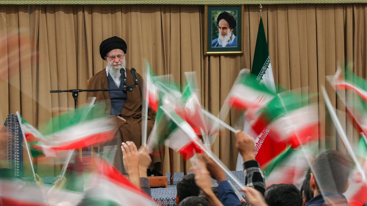 آمریکا انقلاب را تحمل نمی‌کرد/ انقلاب یک طعمه شیرین را از گلوی آمریکا بیرون کشیده بود/ انقلاب مقابل آمریکا ایستاد