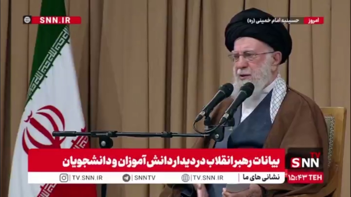 رهبر انقلاب: اگر آمریکا به کلی پشتیبانی از رژیم صهیونیستی را کنار بگذارد، پایگاههای نظامی خود را از منطقه جمع کند و دخالت&zwnj;هایش را کنار بگذارد، مسئله همکاری آمریکا با ایران قابل بررسی است که البته این مربوط به اکنون و آینده نزدیک نیست