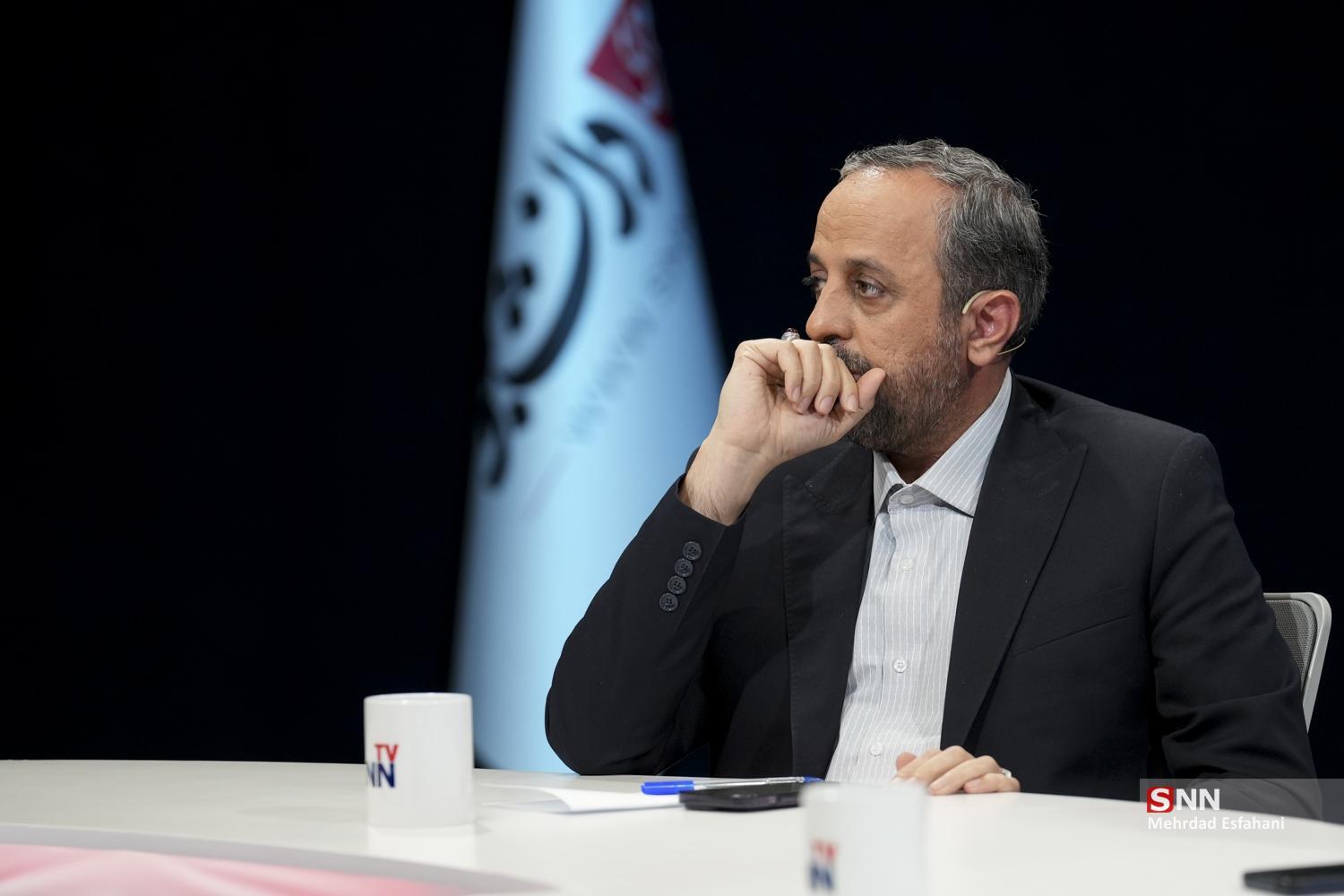 شرق&zwnj;گرایی یا غرب&zwnj;گرایی در SNN TV؛ احدیان: ایران&zwnj;گرایی مبناست، نه شرق و غرب / کواکبیان: باب مذاکره را نباید به&zwnj;کلی بست