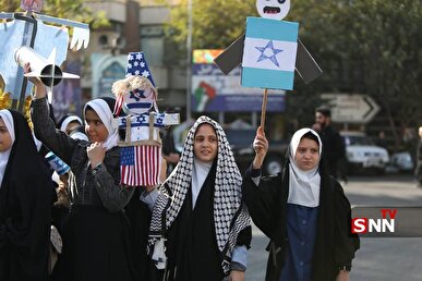 به‌جای لبوبو، عروسک ضد ترامپ و نتانیاهو در دستان نسل نودی ها+ تصاویر