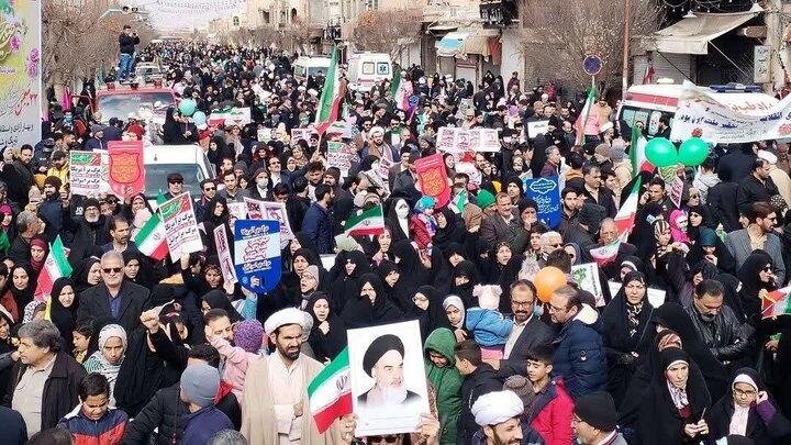 راهپیمایی ۱۳ آبان در بجنورد با یاد نوجوانان شهید جنگ ۱۲ روزه + فیلم