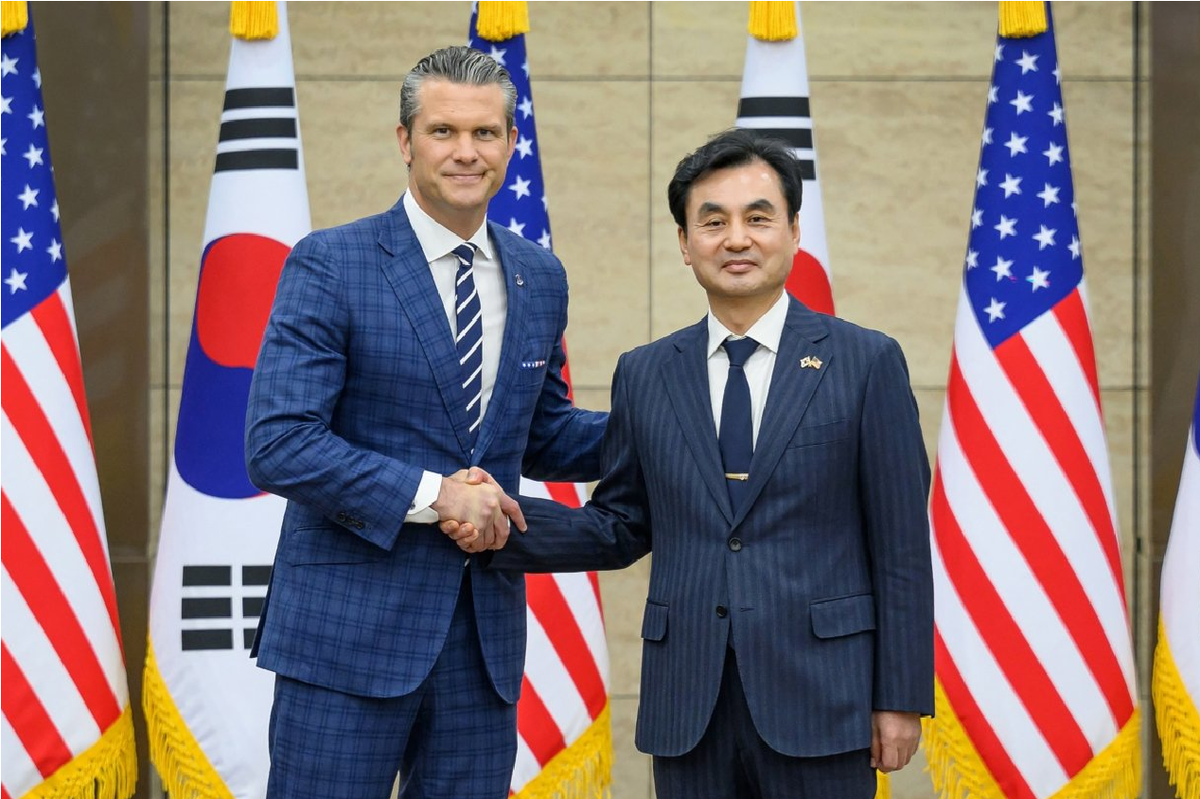 شلیک توپخانه‌ای کره شمالی دقایقی پیش از حضور وزیر جنگ آمریکا