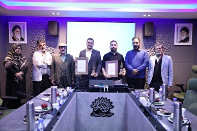 جایزه پارسی‌جان به شهریار ازهاریان فر، علی بزرگی و محسن چاووشی اهدا شد