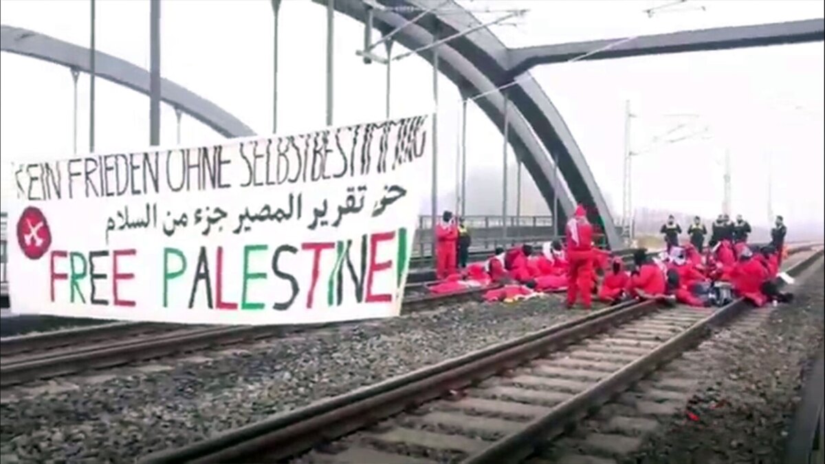 اعتراض حامیان فلسطین در آلمان با بستن ریل قطار بندری