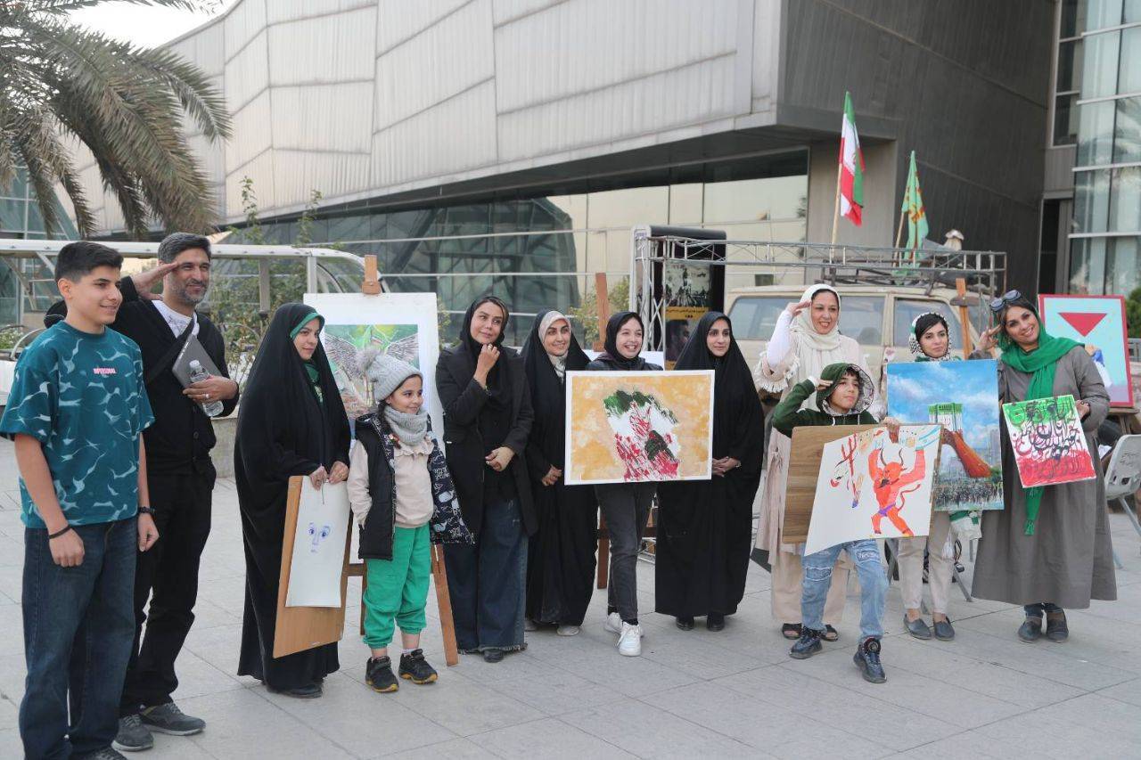 رنگ و خلاقیت در موزه دفاع مقدس؛ روایت اتحاد مردم ایران در «کوچه ایران»