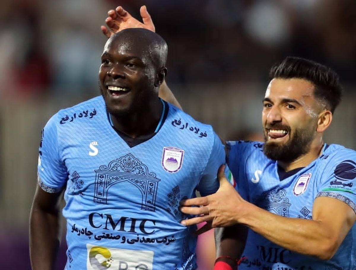 صدرنشینی یزدی&zwnj;ها در لیگ برتر فوتبال /تیمی منسجم و آماده