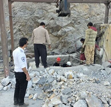 ریزش معدن دربید یزد/ عملیات نجات ۸ ساعته هلال احمر برای نجات کارگر مصدوم