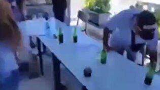 از رستوران من گمشید بیرون؛ شما تجاوزگر هستید