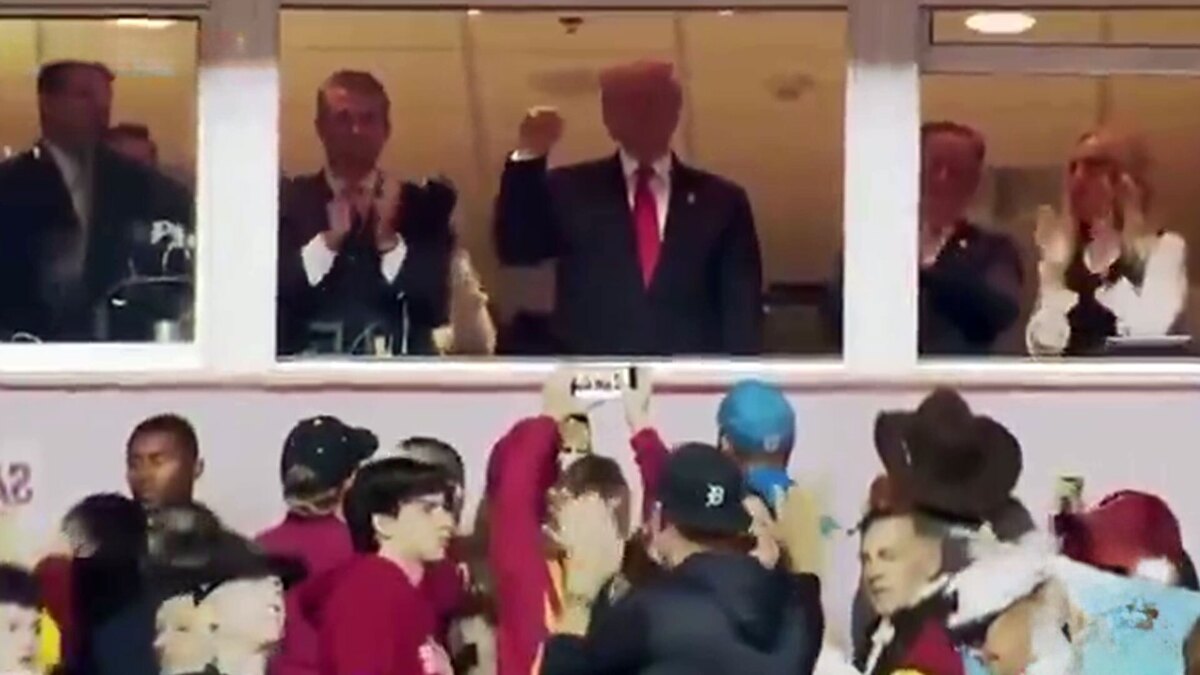 تحقیر تاریخی ترامپ در ورزشگاه!