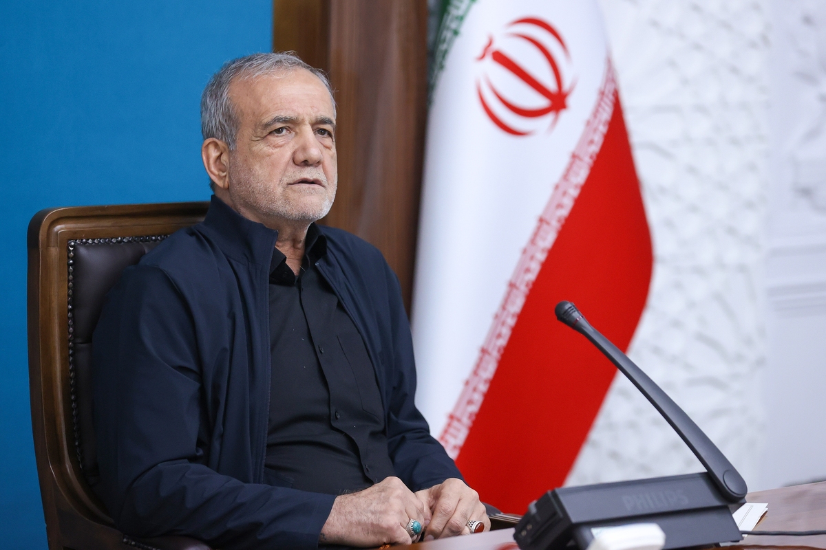 پزشکیان: کمبود‌ها و نارسایی‌ها با مشارکت مردم و تکیه بر جوانان قابل حل است