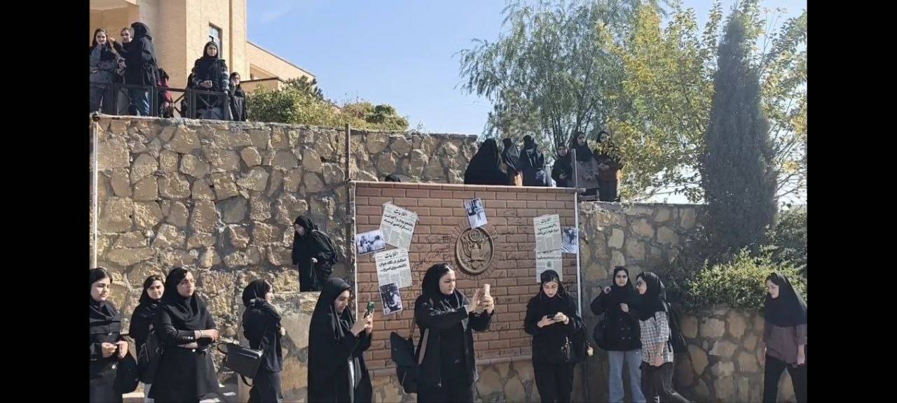 تریبون آزاد دانشجویی در دانشگاه ملایر برگزار شد + عکس و فیلم تریبون آزاد دانشجویی در دانشگاه ملایر برگزار شد + عکس و فیلم