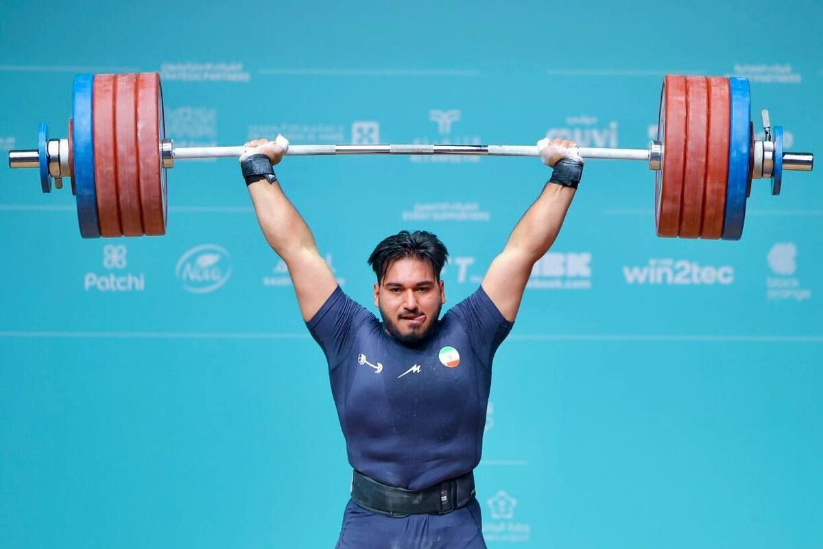 نصیری در دوضرب وزنهبرداری به مدال نقره رسید / اوت کردن عجیب نایب قهرمان جهان +فیلم