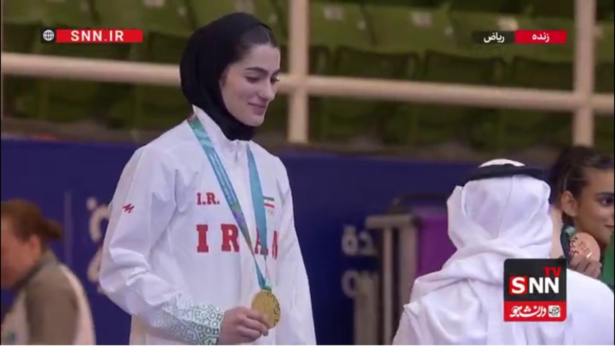 مراسم اهدای مدال مدال مسابقات کاراته/ اهتزاز پرچم ایران