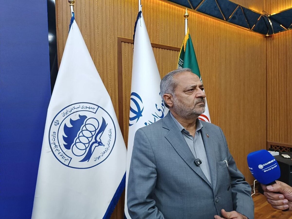 کاظمی: باید کاری کنیم که علم، زبان فارسی را یاد