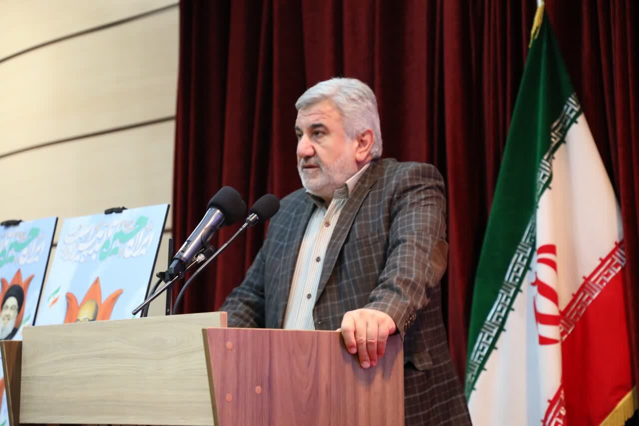 اساتید فرماندهان علمی جهاد تبیین در جنگ نرم هستند