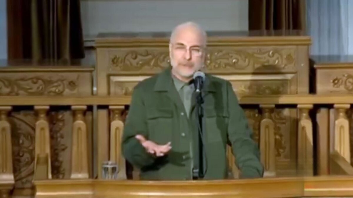 خاطره قالیباف از نگهداری نسخ نفیس کتب فارسی توسط مردم پاکستان و توجه به زیاد به مراقبت از این کتاب‌ها