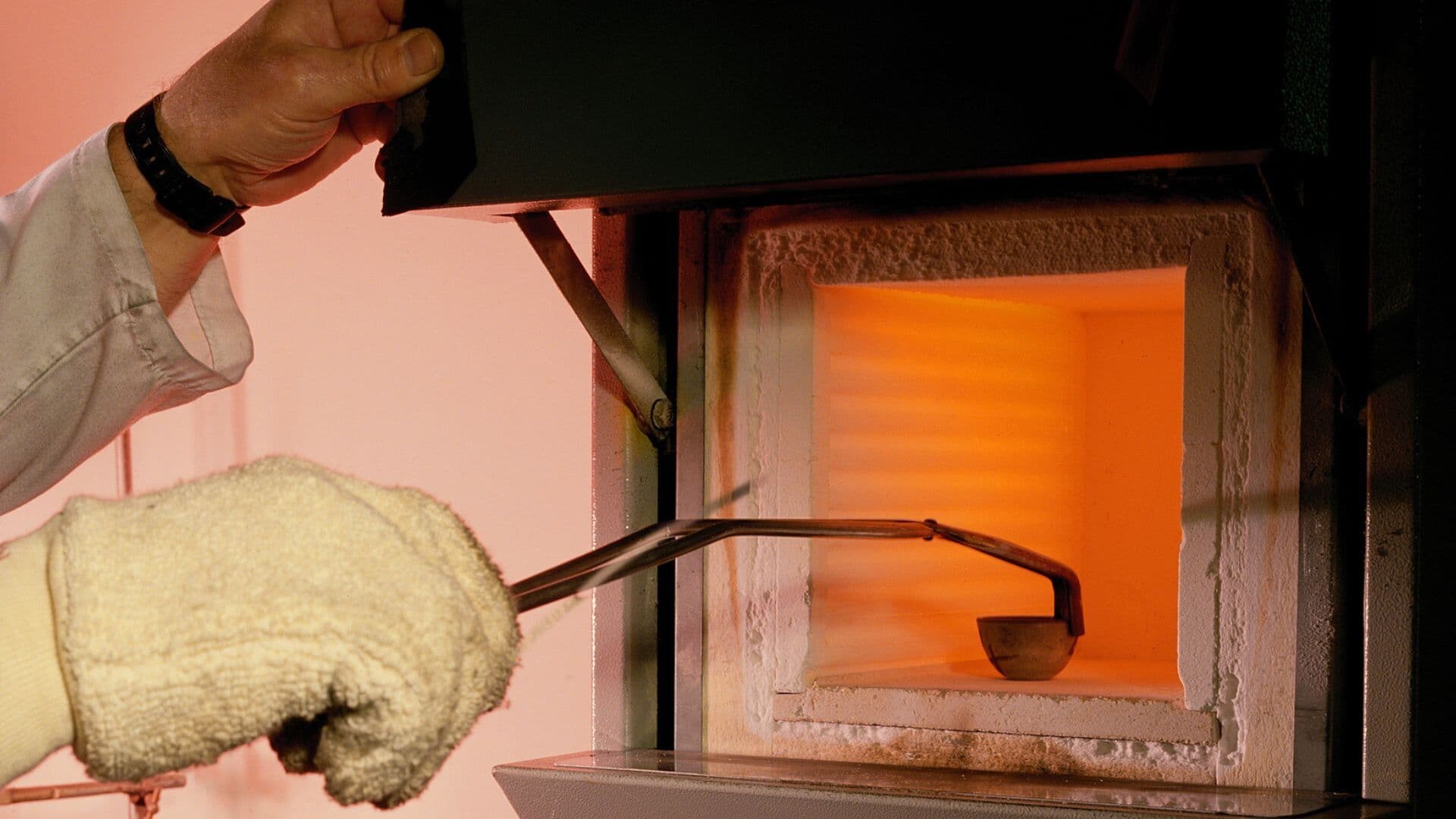 آلیاژ پیشرفتهای برای تبدیل CO₂ به مواد شیمیایی با کمک پلاسمای آب