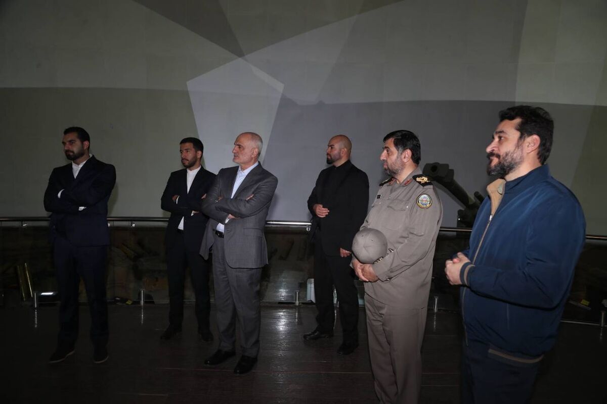 بازدید معاون سیاسی رئیس پارلمان لبنان از سراسرنمای مقاومت شهید سلیمانی