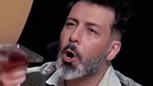 آیفون نارنجی دست گرفتن افتخار نیست