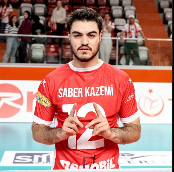 حرکت زیبای کاپیتان تیم ملی والیبال در لیگ ترکیه/ به یاد صابر کاظمی حرکت زیبای کاپیتان تیم ملی والیبال در لیگ ترکیه/ به یاد صابر کاظمی
