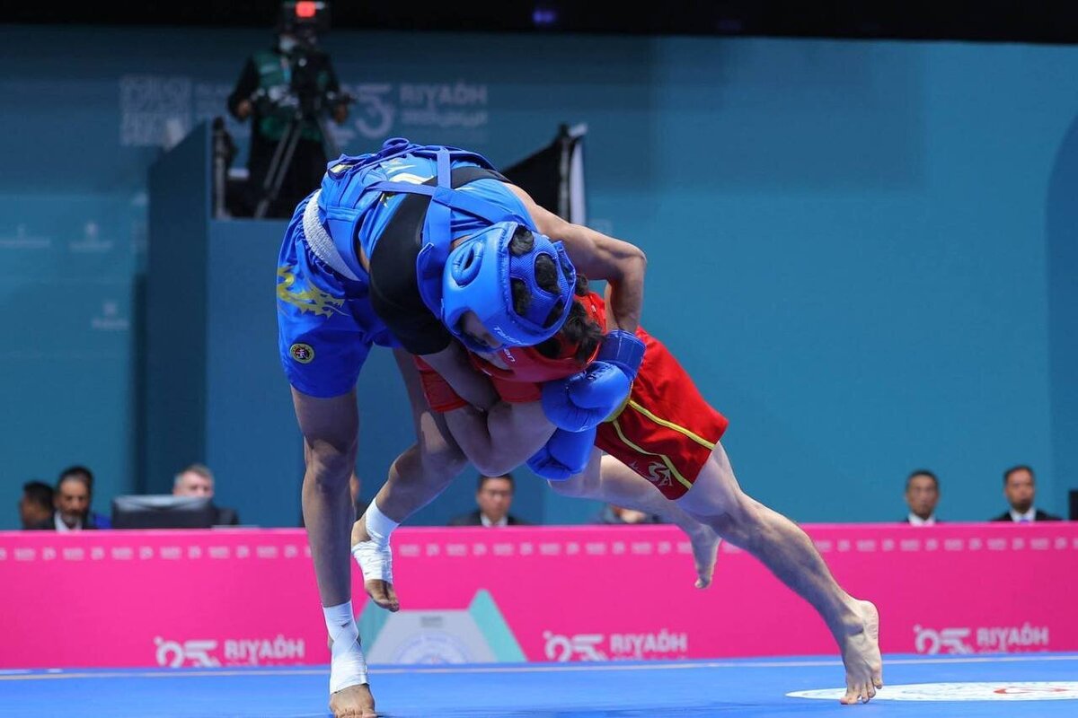 احترام نظامی امیرحسین همتی به پرچم ایران + فیلم