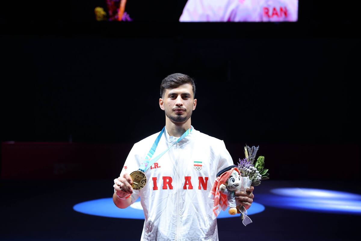 احترام نظامی عرفان محرمی هنگام برافراشته شدن پرچم مقدس ایران + فیلم