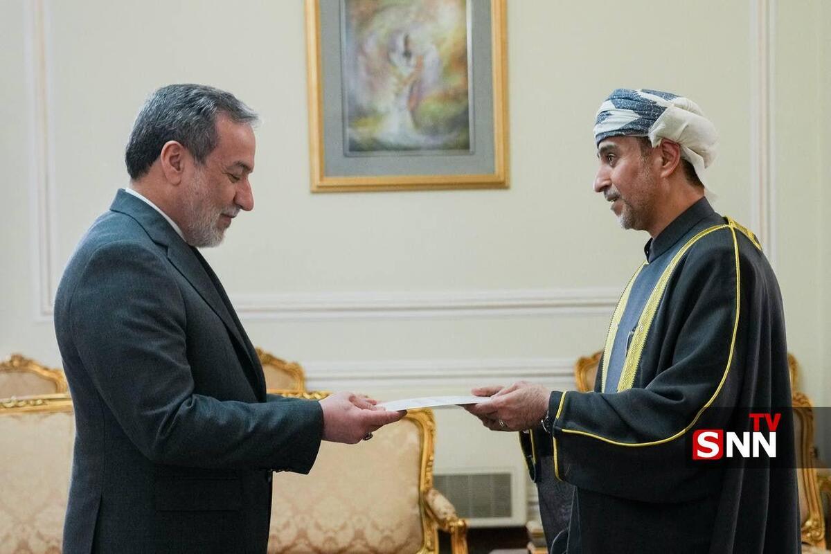 تقدیم رونوشت استوارنامه سفرای عمان و امارات به عراقچی