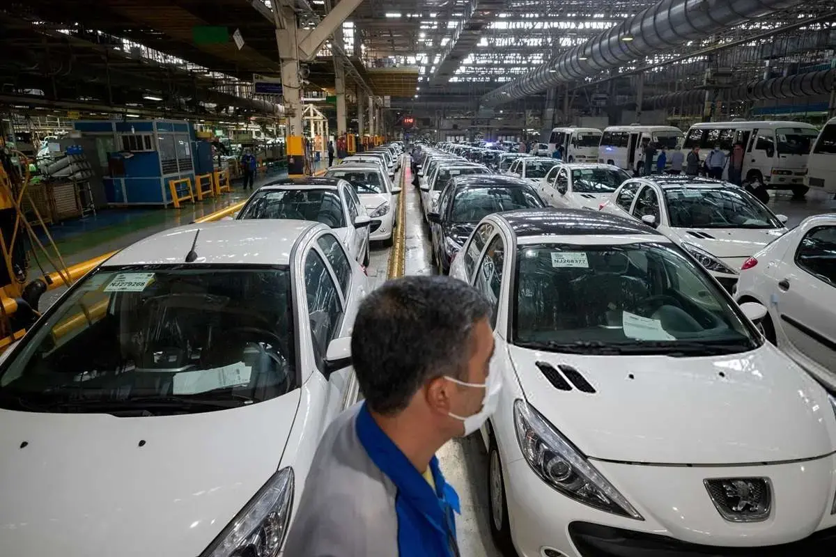 ثبتنام ایرانخودرو آبان ۱۴۰۴ ؛ پژو 207 و دناپلاس بیشترین تفاوت در قیمت کارخانه و بازار