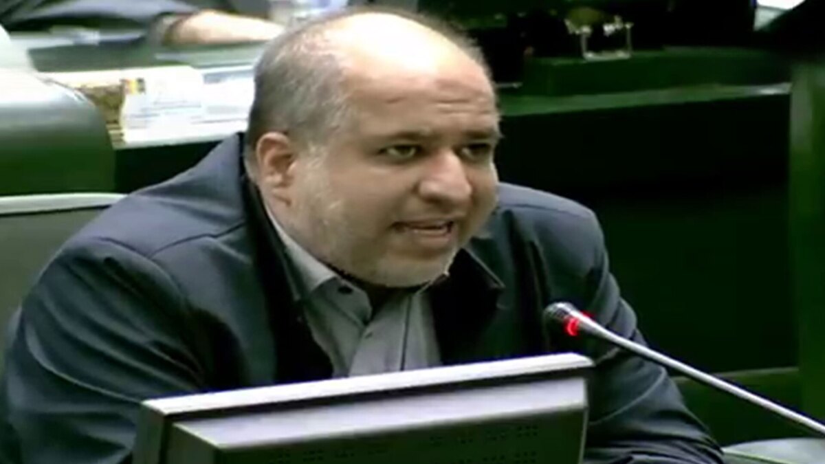 انتقاد نماینده تهران از جذب علی احمدنیا با حقوق ۲۰۰ میلیونی در صنعت پتروشیمی