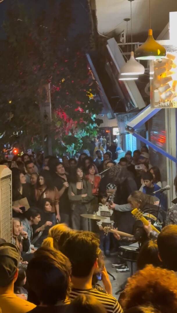 ترویج برهنگی و رقاصی در شهر ادامه دارد؛ ما همچنان منتظر کار فرهنگی مخالفان نظارت مستقیم و برخورد با کشف حجابها هستیم!