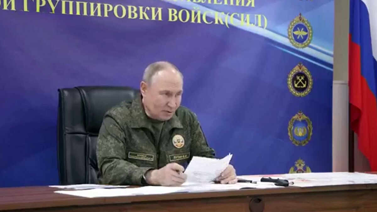 پوتین با لباس رزم مقابل رسانه‌ها ظاهر شد