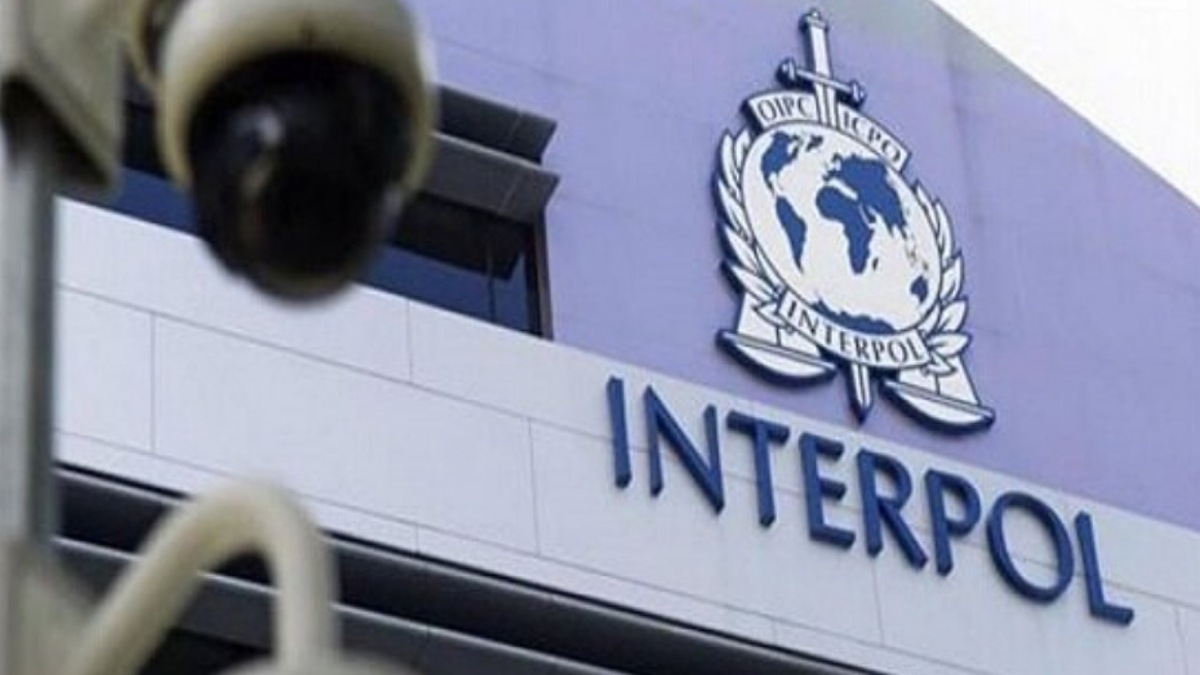 استرداد یک زن به اتهام کلاهبرداری در زمینه رمز ارز به کشور