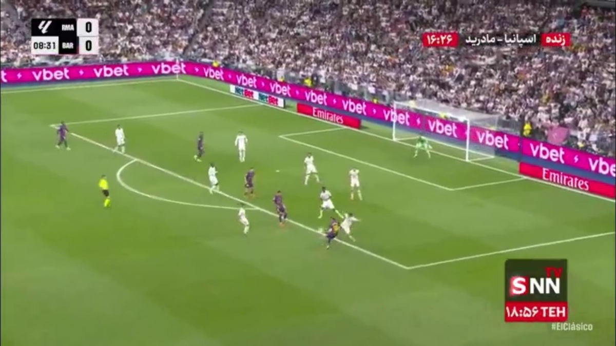 در دقیقه 8 شوت یامال از کنار دروازه به اوت رفت