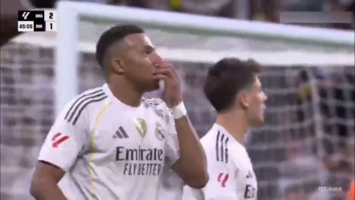 گل سوم رئال به بارسلونا توسط داور مردود اعلام شد