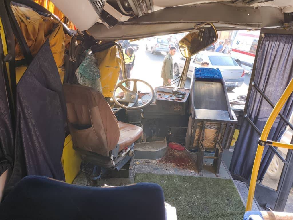 تصادف دو دستگاه اتوبوس در جاده مخصوص با ۲۶ مصدوم