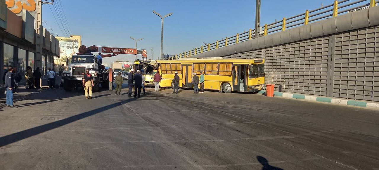تصادف دو دستگاه اتوبوس در جاده مخصوص با ۲۶ مصدوم