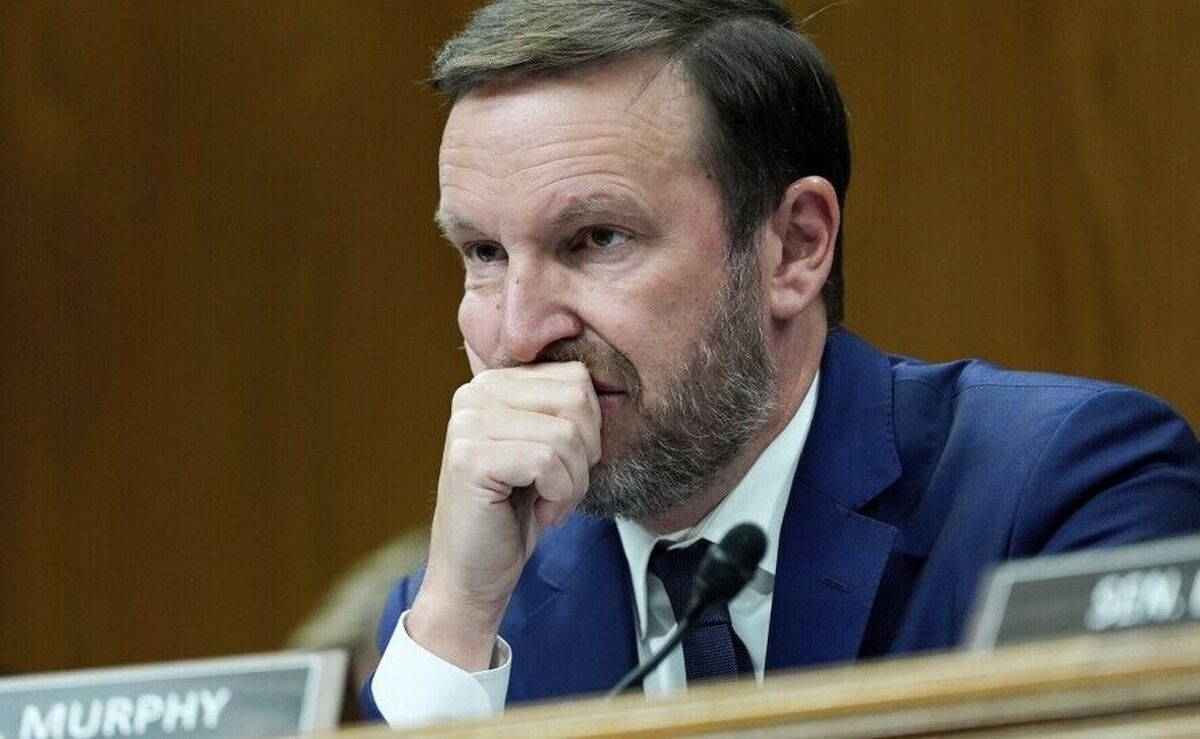 سناتور آمریکایی: ترامپ کشور را به دیکتاتوری نزدیک می‌کند